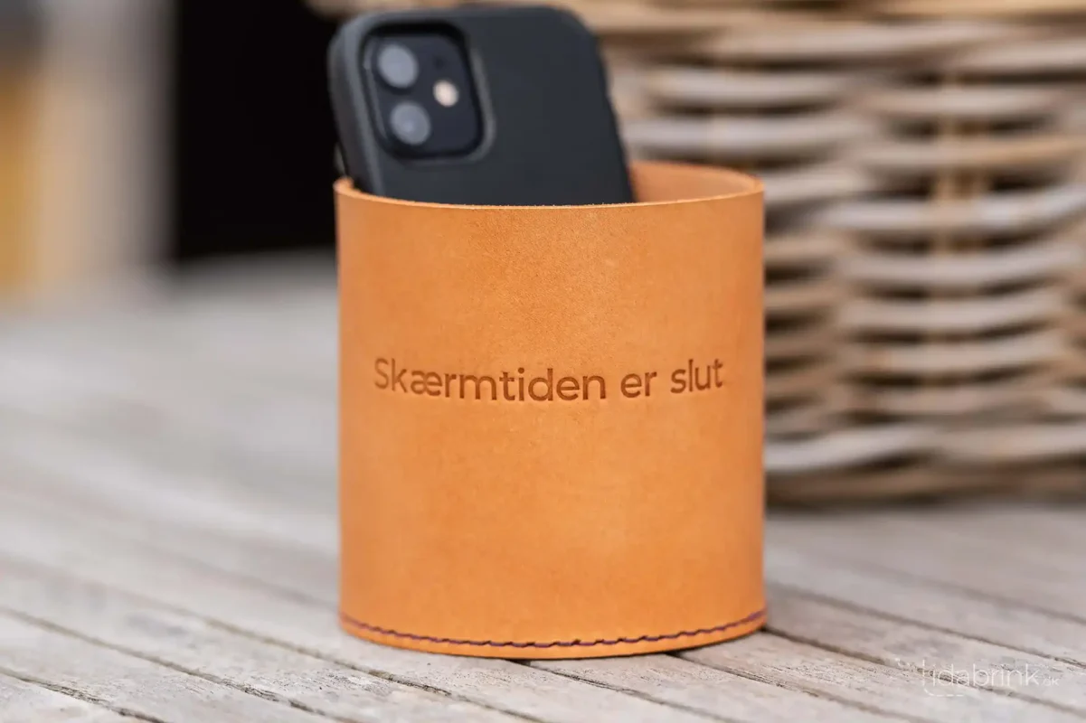 Lars - Telefonboks med tekst Skærmtiden er slut - med telefon